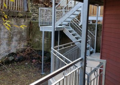 Fabrication de cage d'escalier fais sur mesure Harpin Québec | Métal Gilles Allard