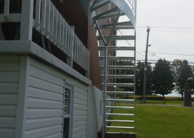 Fabricant escalier metallique exterieur - 879 chemin royal st-pierre | Métal Gilles Allard inc.