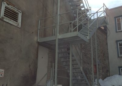 cage d'escalier en métal du côté gauche à Québec | Metal Gilles Allard Inc.