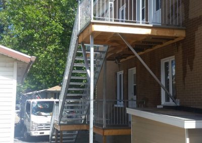 grand escalier droit en acier Québec | Metal Gilles Allard Inc. Québec