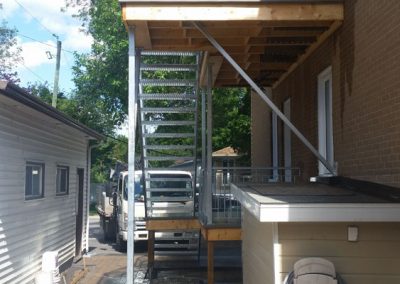 grand escalier droit vu de derrière en acier Québec | Metal Gilles Allard Inc. Québec