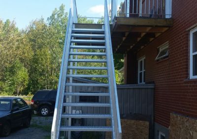 escalier extérieur sur mensure droit Québec | Metal Gilles Allard Inc. Québec
