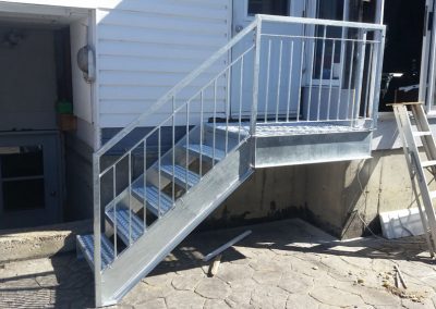 Petit escalier droit de côté Québec | Metal Gilles Allard inc.