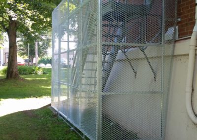 pose de grillage de protection en acier d'escalier Québec | Metal Gilles Allard Inc. Québec