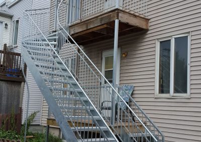 Fabrication d’escalier quart-tournant à Lévis - Métal Gilles Allard